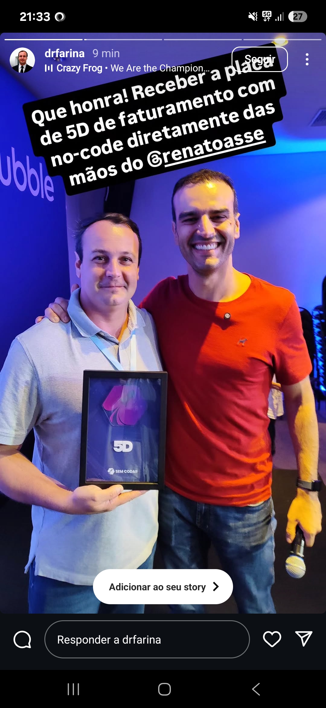 Placa comemorativa de aluno